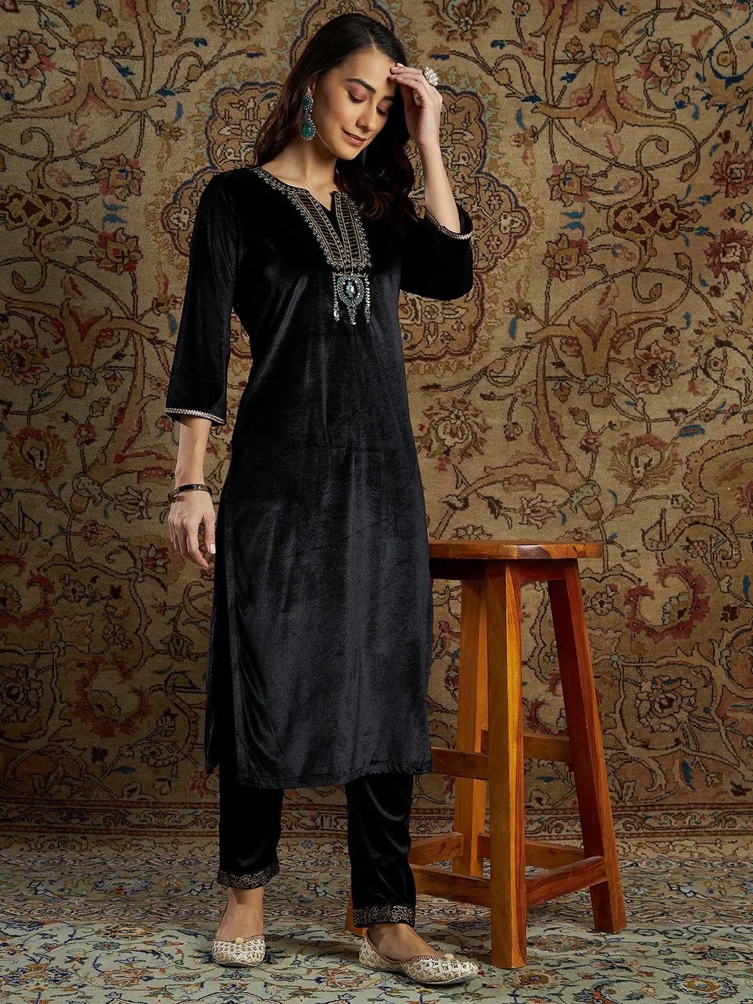 Women Black Velvet Zari Kurta With Pencil Pants